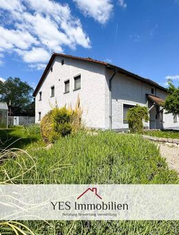 Zuhause für Familien - Zweifamilienhaus mit Garten, PV-Anlage & Platz für mehrere Generationen - Langenaltheim