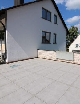 Herrliche, moderne 4 Zimmer im Obergeschoss: viel Platz Innen und Außen - Großostheim