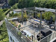 Saniertes, bergisches Wohnhaus mit zusätzlichen Praxisflächen, drei Garagen und großem Garten! - Wuppertal