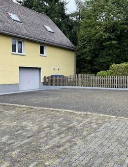 Gepflegtes Einfamilienhaus mit 2 Wohnungen und großem Grundstück (zusätzl. Bauplatz) - Ulmen