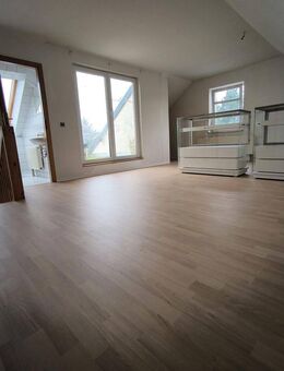 4 Zimmer Wohung mit Dachterrasse, Badewanne & Dusche + Gäste-WC, PKW-Stellplatz, Gemeinschaftsgarten - Chemnitz