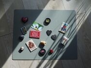 Magnettafel+15 Magnete Herzen Teddy Wackelbild Engel Teufel usw. zus. 10,- - Flensburg