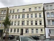2-Zimmer-Wohnung im 2.OG mit Balkon und Einbauküche im MFH in guter Lage von Wilhelmshaven - Wilhelmshaven