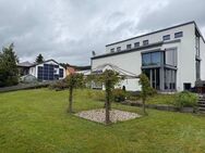 "Exklusives Einfamilienhaus in Teunz - Stilvolles Wohnen mit Komfort und Weitblick" - Teunz