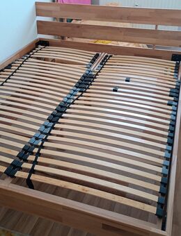 Fast neues Doppel Bett (Massivholz) günstig für Selbstabholer (Nähe Dreesch, Schwerin) - Schwerin
