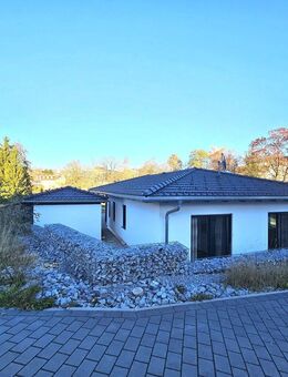 Neuwertiger energieeffizienter L-Bungalow-barrierefrei und exclusives Wohnen in Regen-PV-Kamin - Regen