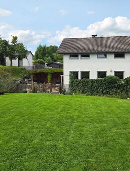 Stilvolles Einfamilienhaus mit Galerie und traumhaftem, weitläufigem Grundstück am Ortsrand gelegen! - Waldbröl