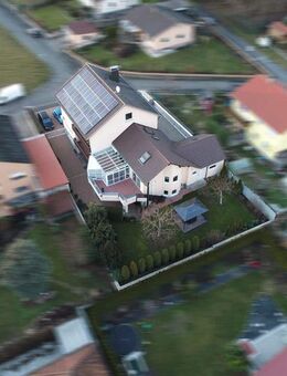 Sehr gepflegtes, freistehendes Mehrfamilien- / Generationenhaus, zur Eigennutzung und Kapitalanlage - Poppenhausen