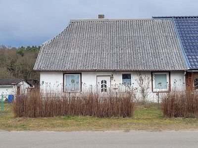 Doppelhaushälfte mit großem Grundstück - Sanierungsobjekt mit Potenzial -