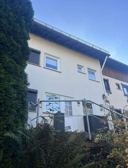 Warum nicht ein Haus? 2020 modernisiertes Ferienhäuschen mit Kamin, 3 Bäder und Garten-Terrasse - Schönwald (Schwarzwald)