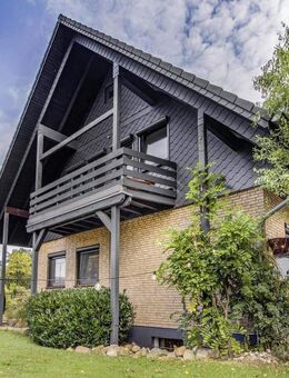 Langwedel-Völkersen: Großzügiges Zweifamilienhaus mit wohnlich ausgebautem Keller und Garten - Langwedel (Niedersachsen)