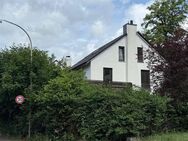 Charmantes Familienhaus mit Garten und Garage in 66117 Saarbrücken - Saarbrücken