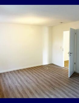 Familien-Zuhause! Renovierte 4 Zimmer, 2 Tageslichtbäder, 2 Balkone, separate Küche im Hochparterre - Singen (Hohentwiel)