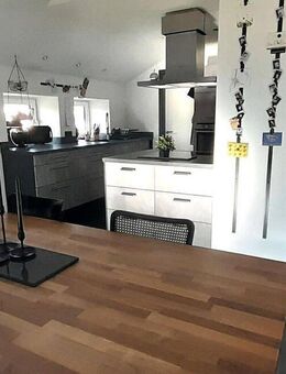 * Modernisiertes Zweifamilienhaus mit großem Grundstück * - Unlingen