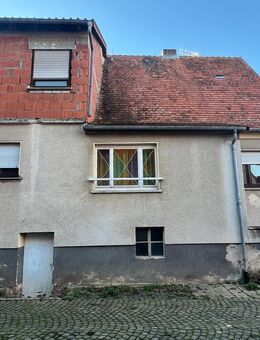 **Renovierungsbedürftiges Wohnhaus (Sondereigentum) in Freigericht (Dorfkern) mit großer Terrasse** - Freigericht