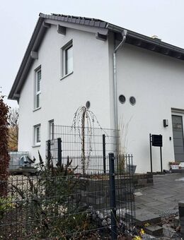 Modernes Einfamilienhaus (Baujahr 2020) mit großem Garten, Photovoltaik & Wärmepumpe - sofort bezugs - Steimel