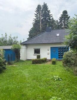 Winkelbungalow mit ausgebauten Dachgeschoss auf großem Grundstück - Eddelak