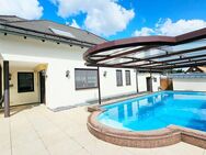 Luxuriöses Einfamilienhaus mit Pool, Doppelgarage und angrenzender Gewerbeeinheit - Wohnen und Arbeiten auf einem Grundstück - Dessau-Roßlau