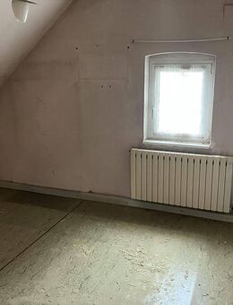 Sanierungsbedürftiges Einfamilienhaus mit großem Grundstück - Neuss