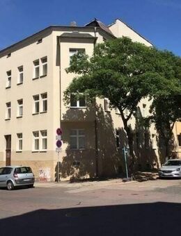 Wohnung ohne Durchgangszimmer, Bad mit Wanne und Fenster! - Halle (Saale)