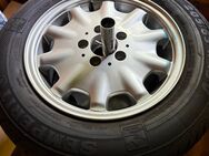 Sommerreifen auf Mercedes-Felgen 205/65 R15 94V – fast neuwertig, inkl. Reifenständer - Berlin Treptow-Köpenick