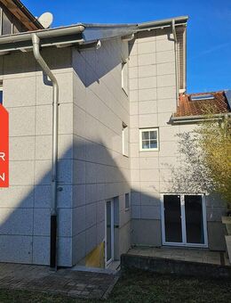 Sehr gepflegte 2-Zimmer-Whg. mit Terrasse, Stellplatz und Gartenanteil in bester Lage von Enzberg - Mühlacker