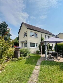 Karben/Rendel: 2 Wohnhäuser mit Gartenparadies - Karben
