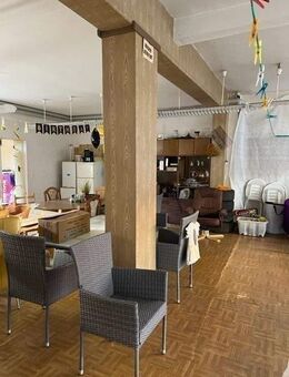 Stadthaus mit großem Nebengelass, 3 kleine, hübsche Whgén, eine ist vermietet, schöne Gewerberäume unvermietet, lohnende Investition! - Putlitz