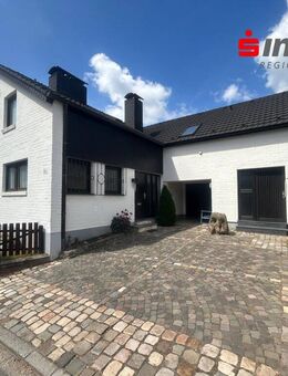 Frei stehendes Zweifamilienhaus in einem ruhigen, begehrten Wohnviertel - Alsdorf (Nordrhein-Westfalen)