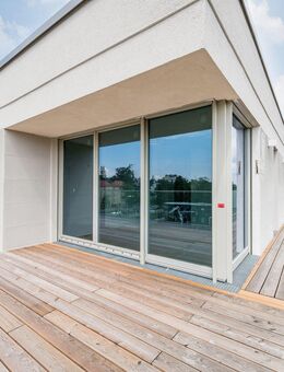 Exklusives Wohnen am Wasser: Luxus-Dachgeschoss mit weitläufiger Terrasse - Berlin