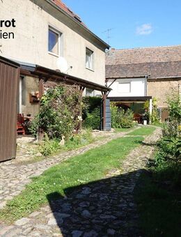 Freistehendes Einfamilienhaus in traditioneller Stampflehmbauweise - Teutschenthal