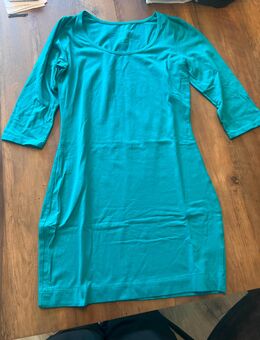 Türkises Kleid - Schnaittenbach