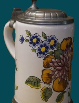 Bierkrug mit Zinndeckel , Fayence - Walzenkrug , Motiv Blumendekor , limitierte Auflage , 1990 , handgemalt , K326 - Görlitz
