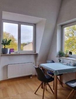 IMMOBERLIN.DE - Wohlfühllage in Wassernähe! Helle Wohnung mit Tiefgaragenstellplatz - Berlin