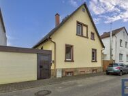 Schönes Haus (6 Zi / 144 m²) in Bischofsheim! Wintergarten, Balkon, Garten, Garage! Zu sanieren! - Bischofsheim