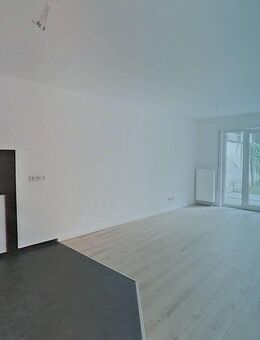 ** Renovierte 2-Zimmer-Erdgeschosswohnung mit 2 TERRASSEN in Stötteritz ** - Leipzig