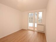 *Bezugsfrei* 2-Zimmer-Wohnung mit Aufzug, Loggia und Tageslichtbad - Berlin