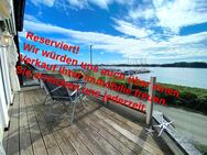 Reserviert! Juwel an der Schlei: EFH mit großer Glasfront und Balkon mit Wasserblick in Boren - Boren