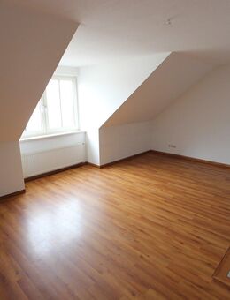 Jetzt individuelle 3-Raum-Wohnung im Altbau mit Wanne und Aufzug sichern. - Gera