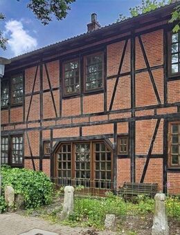 CUX-Lotsenviertel: Großes, solides Fachwerkhaus mit viel Platz für Ihre Ideen zur Nutzung - Cuxhaven