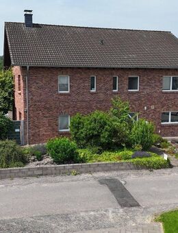 A+ Zweifamilienhaus mit Wärmepumpe, Einliegerwohnung(ca. 75 m²) separat vermietbar, XL-Garage & Pool - Windeck