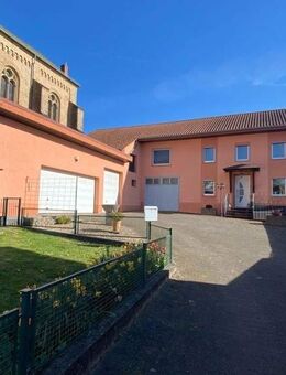 GRENZE LUXEMBURG: EHEM. BAUERNHAUS MIT GROSSEN, HOHEN GARAGEN! - Kirf