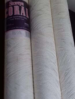 Vinyl-Tapetenrolle der Fa. Storeys Decor in cremefarbig - Hamburg