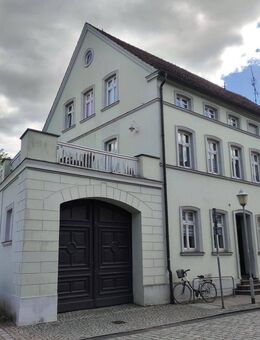 Charmante Dachgeschosswohnung mit Sichtgebälk und Echtholzdielen - Wohnen mit Stil am Stadtpark - Herzberg (Elster)