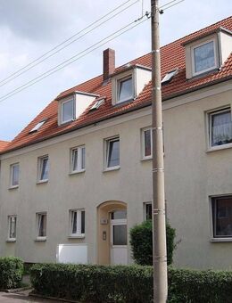 Böhlen - 4-Raum-Familienwohnung mit praktischer Raumaufteilung und Tageslichtbad mit Wanne - Böhlen (Sachsen)