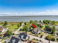 Ein Haus in Born mit Grundstück bis zum Bodden und Bauvorbescheid für 2 Einfamilienhäuser - Born (Darß)