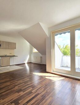 Bezugsfreie Wohnung mit Balkon und grünem Innenhof - Berlin