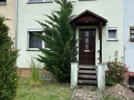 Reihenmittelhaus mit Zufahrt, Garage, Carport und Garten - Stendal (Hansestadt)