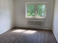 Sanierte Wohnung : individuelle 2,5-Zimmer-Wohnung fußläufig zur HDW - Kiel