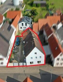 Einfamilienhaus mit Garage und Hof - Lustadt